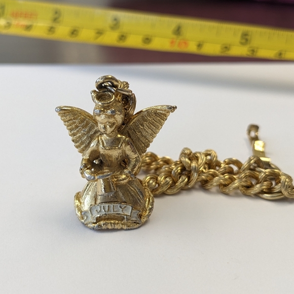 VTG SIGNED GOLD TONE JULY BIRTH ANGEL CHARM BRACELET - Picture 4 of 13